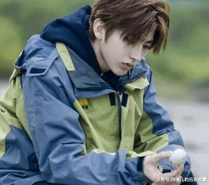 吃瓜娱乐明星蔡徐坤,从偶像到流量王，吃瓜娱乐界的璀璨明星